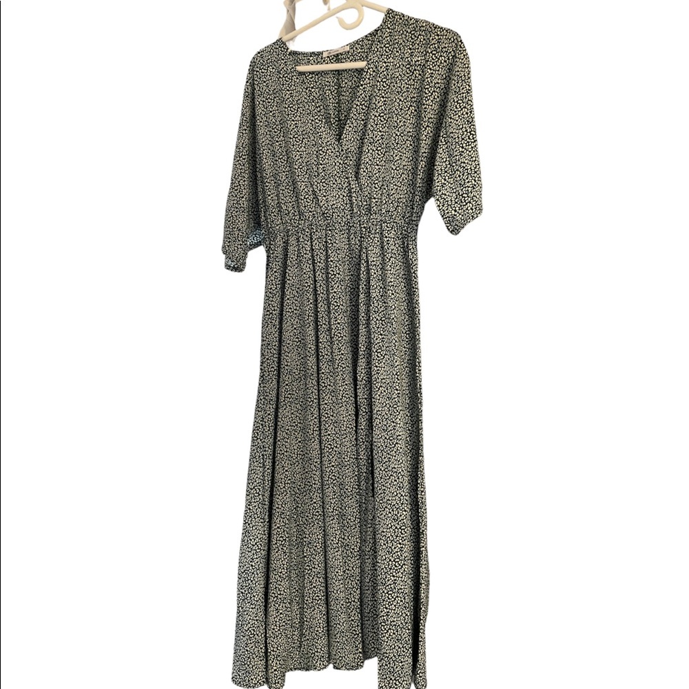 Cupshe Dress Green/White V-Neck Short Sleeves Long Medium